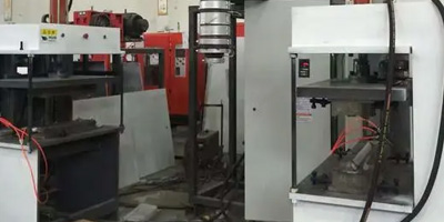 吹瓶机成为塑料产业发展的新动力